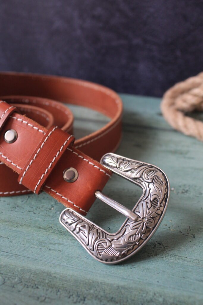 Ceinture écureuil 3cm, couture blanche boucle argent